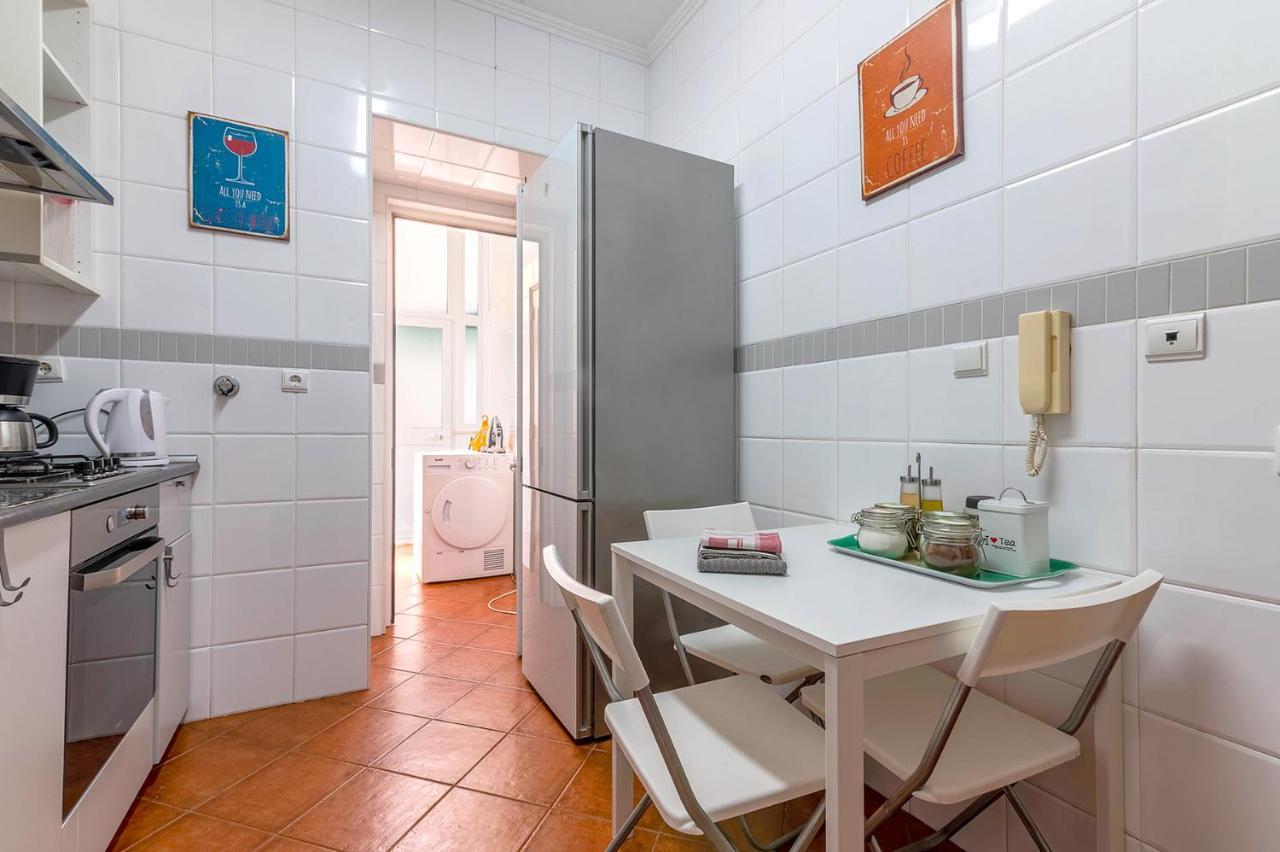 Alm- Spacious. Sunny. Patio. Quiet Area. Fast Wifi Lisboa Eksteriør billede
