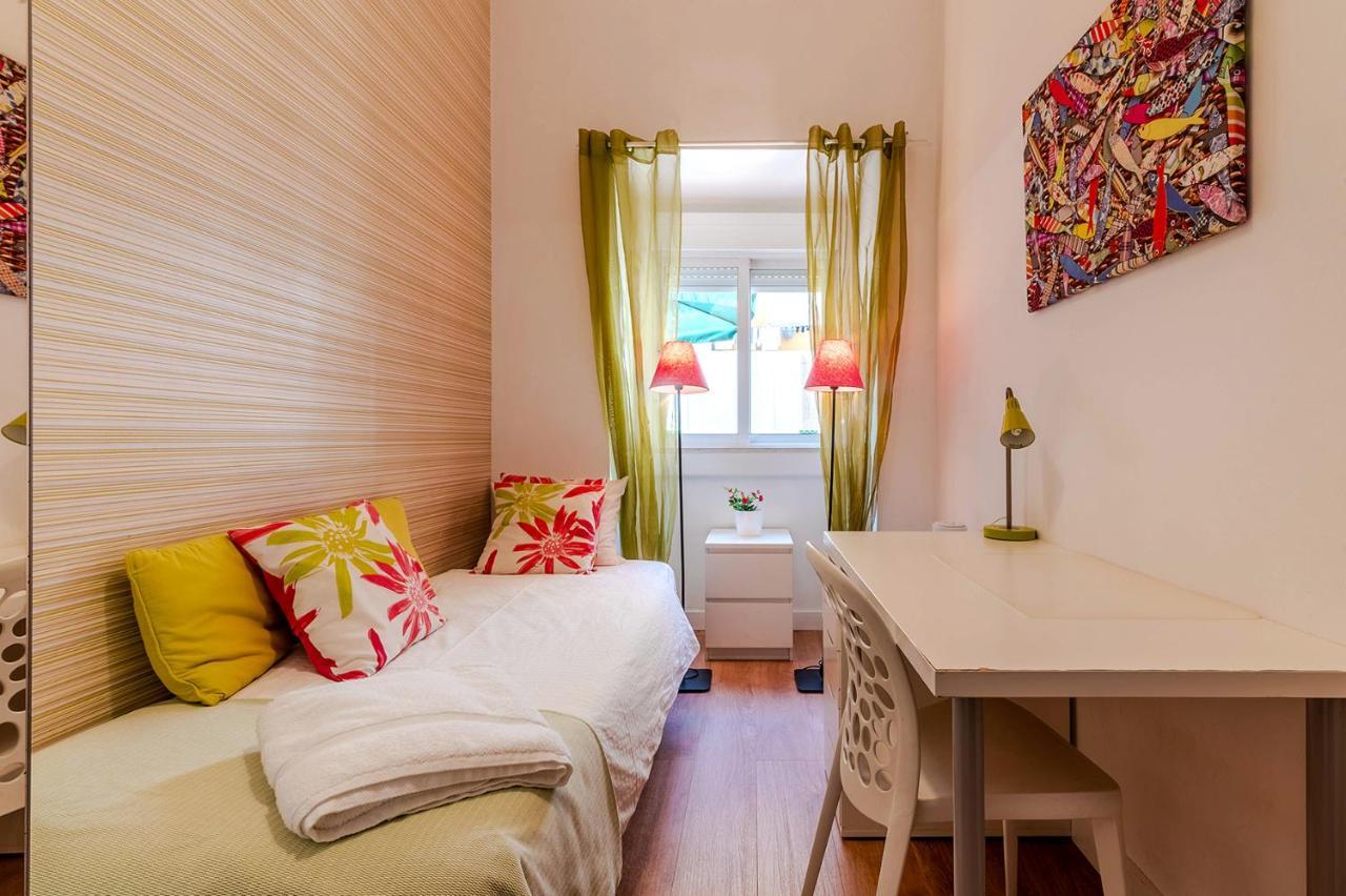 Alm- Spacious. Sunny. Patio. Quiet Area. Fast Wifi Lisboa Eksteriør billede
